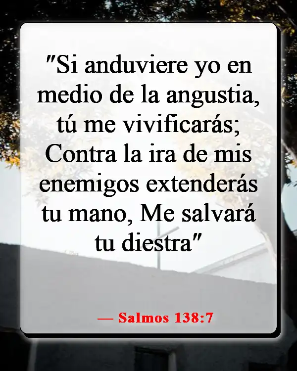 Versículo bíblico sobre las pruebas que nos hacen más fuertes (Salmos 138:7)